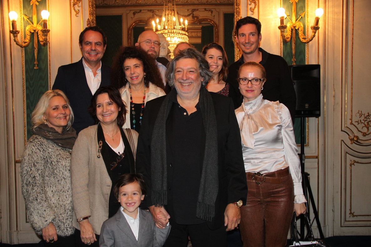 Le lauréat avec les membres du jury